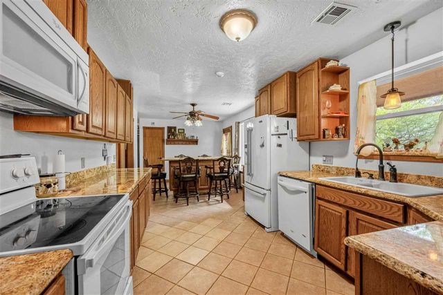 39 NE McCracken Road, Elgin, OK 73538