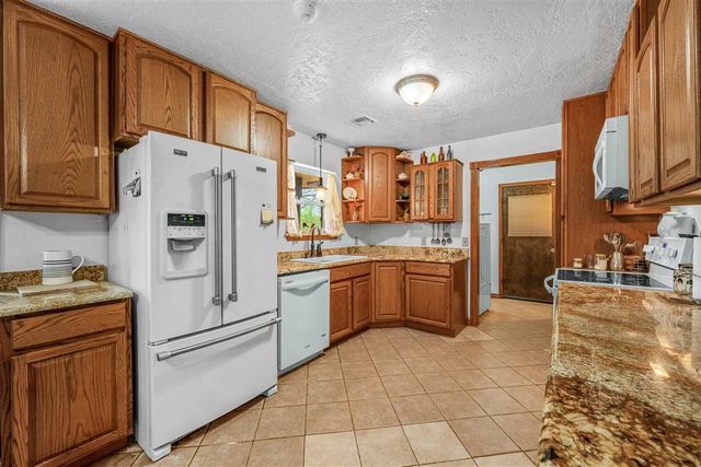 39 NE McCracken Road, Elgin, OK 73538