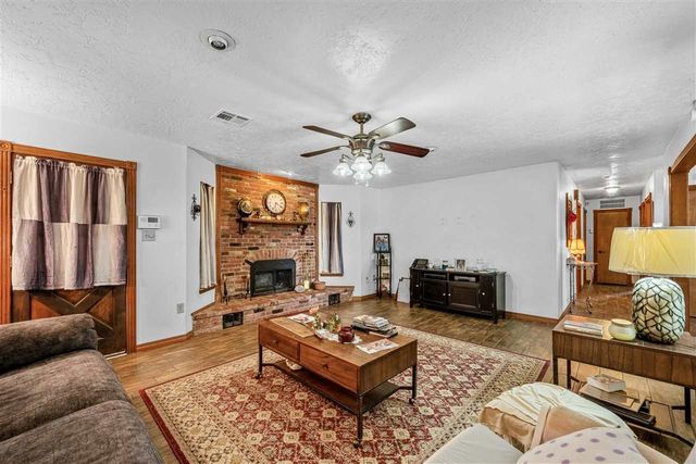 39 NE McCracken Road, Elgin, OK 73538