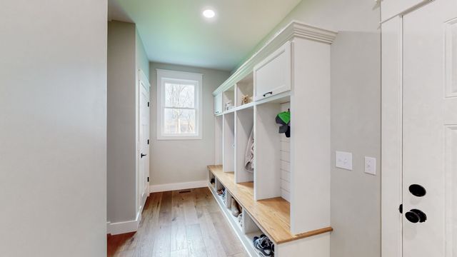 1625 Honey Ln, Estill Springs, TN 37330