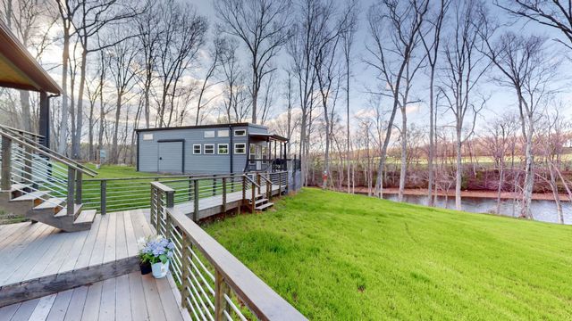 1625 Honey Ln, Estill Springs, TN 37330