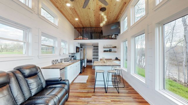 1625 Honey Ln, Estill Springs, TN 37330
