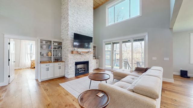 1625 Honey Ln, Estill Springs, TN 37330