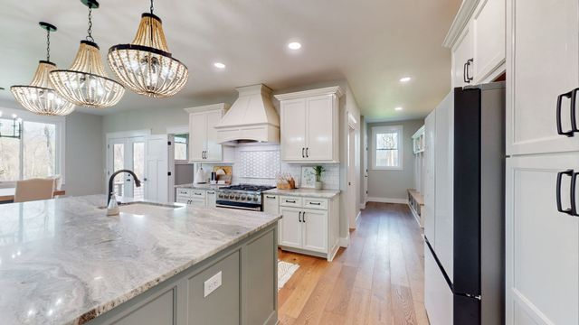 1625 Honey Ln, Estill Springs, TN 37330