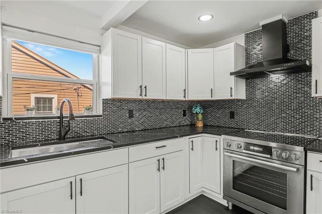 6 E Sunrise Avenue, Thomasville, NC 27360
