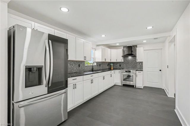 6 E Sunrise Avenue, Thomasville, NC 27360