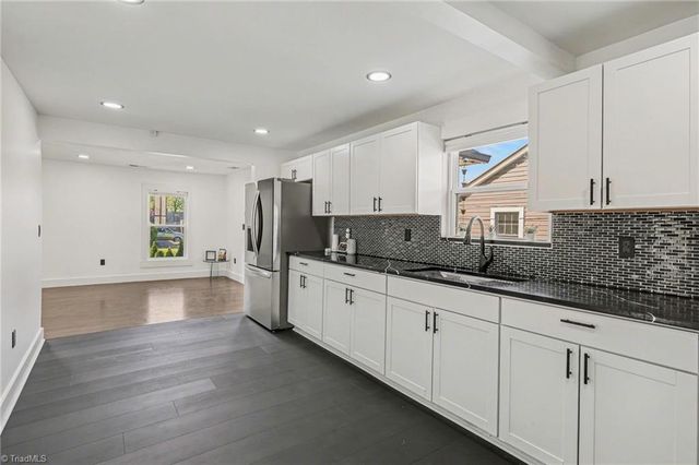 6 E Sunrise Avenue, Thomasville, NC 27360