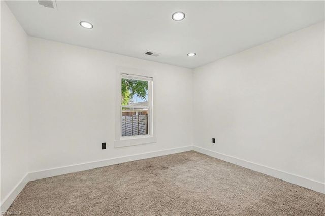 6 E Sunrise Avenue, Thomasville, NC 27360