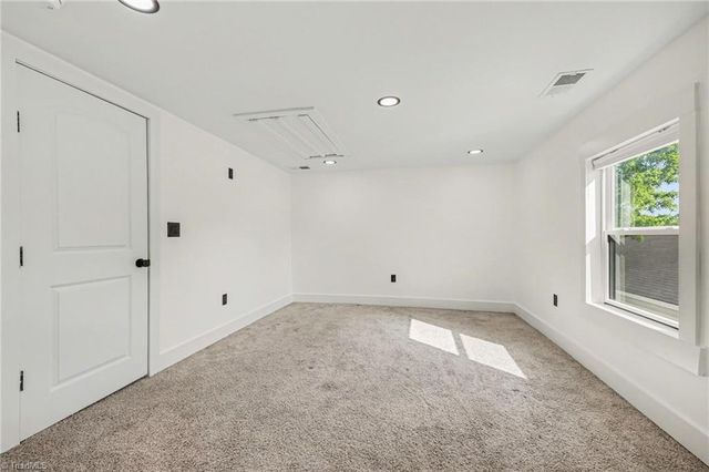 6 E Sunrise Avenue, Thomasville, NC 27360