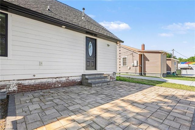 6 E Sunrise Avenue, Thomasville, NC 27360