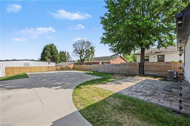 6 E Sunrise Avenue, Thomasville, NC 27360