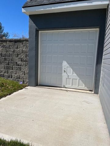 932 Lake Viking Terrace, Gallatin, MO 64640