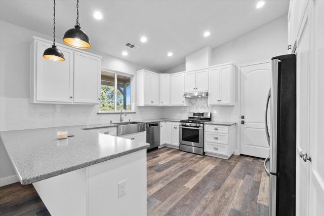 18720 Cobblestone Drive, Cottonwood, CA 96022