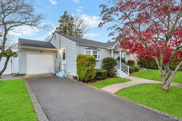 24 W Oak Street, Farmingdale, NY 11735