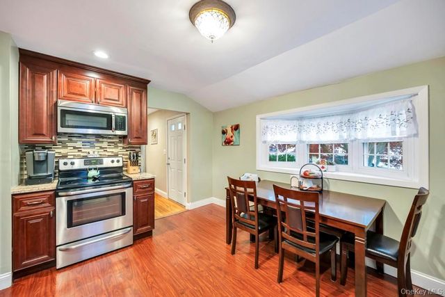 24 W Oak Street, Farmingdale, NY 11735