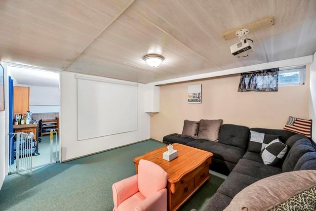 24 W Oak Street, Farmingdale, NY 11735