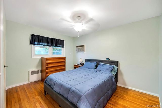 24 W Oak Street, Farmingdale, NY 11735