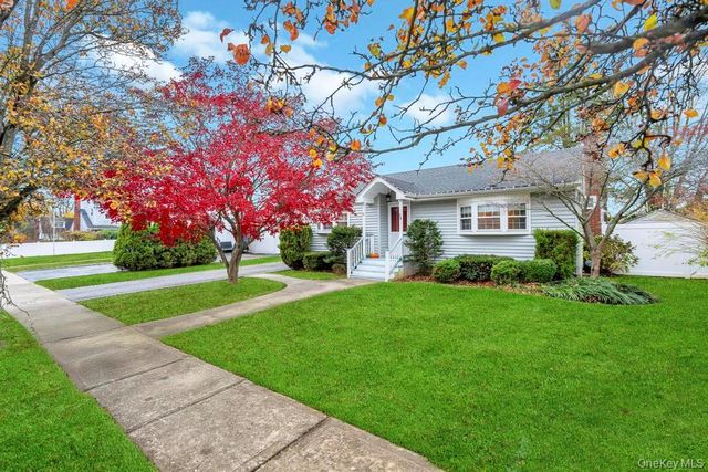 24 W Oak Street, Farmingdale, NY 11735