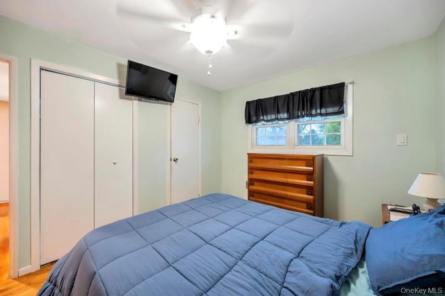 24 W Oak Street, Farmingdale, NY 11735