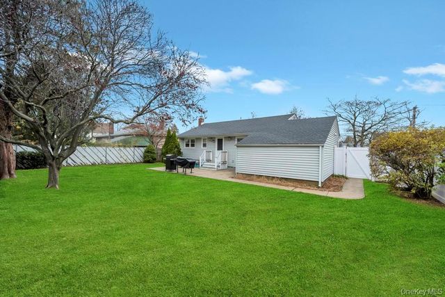 24 W Oak Street, Farmingdale, NY 11735