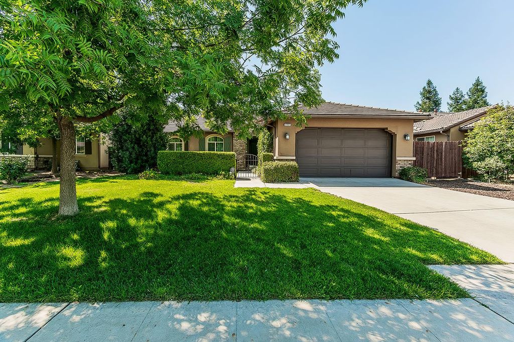 5865 W Ashcroft Avenue, Fresno, CA 93722