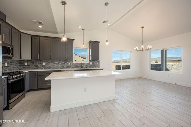 6534 Swan Street, Las Cruces, NM 88012