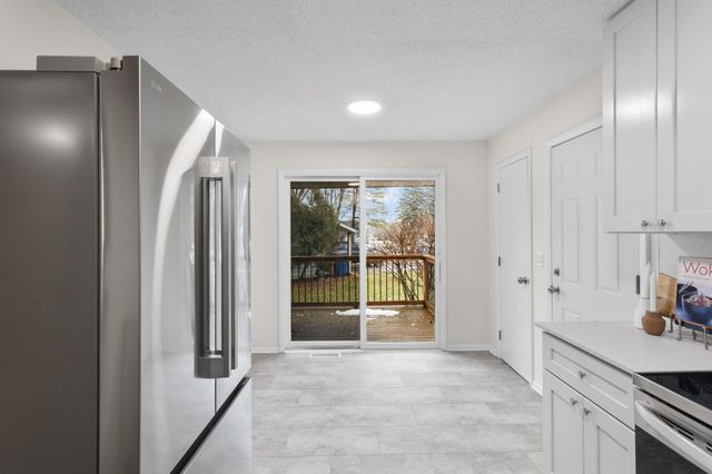 16420 4th Avenue N, Plymouth, MN 55447