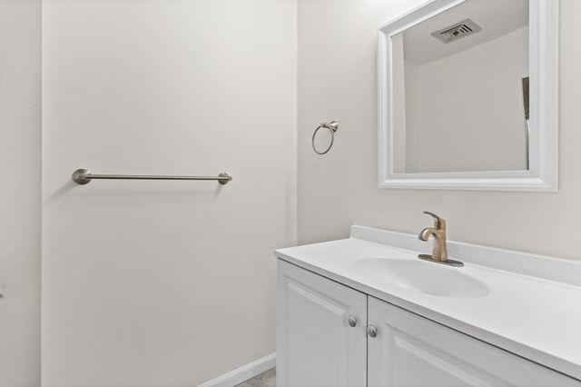 16420 4th Avenue N, Plymouth, MN 55447