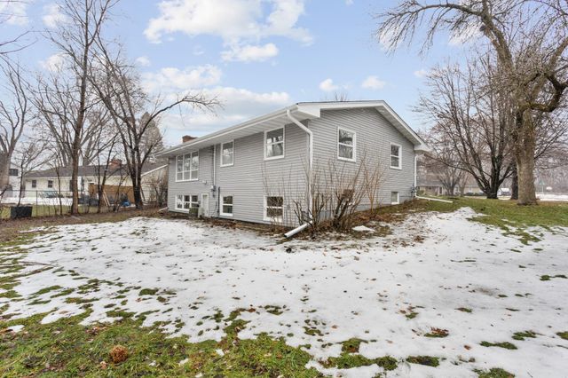 16420 4th Avenue N, Plymouth, MN 55447