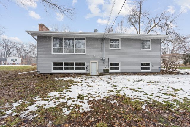 16420 4th Avenue N, Plymouth, MN 55447