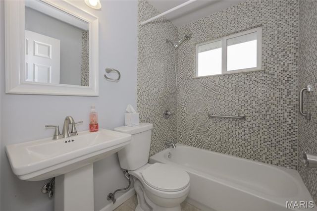 2305 Chelsea Court, High Ridge, MO 63049