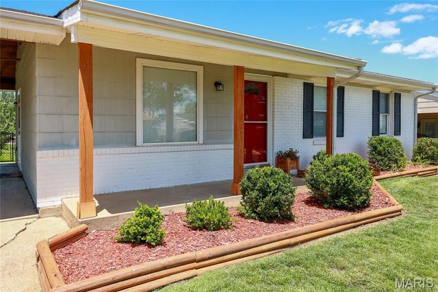 2305 Chelsea Court, High Ridge, MO 63049
