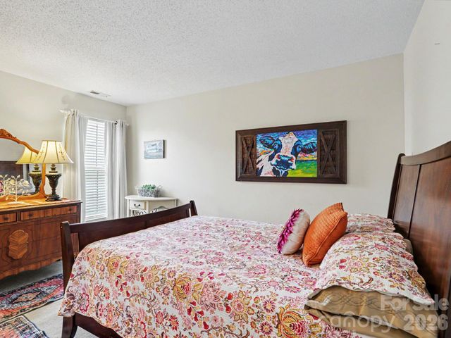 5716 Autumn Knoll Place NW, Concord, NC 28027
