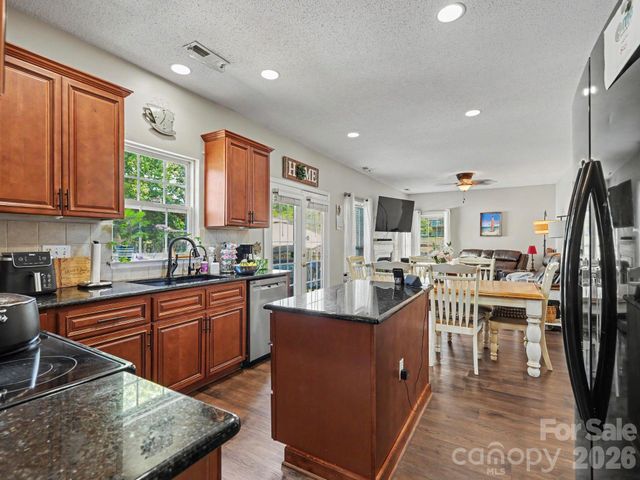 5716 Autumn Knoll Place NW, Concord, NC 28027