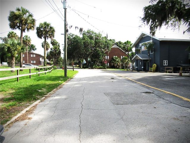 14 S LAKE STREET, Crescent City, FL 32112