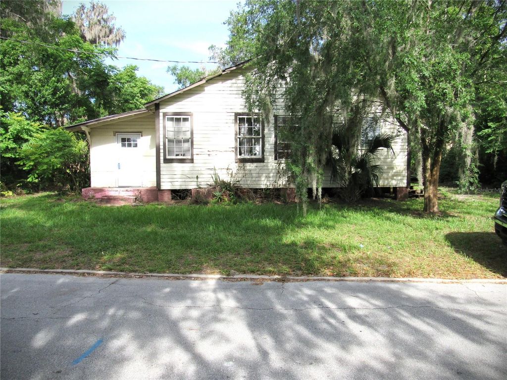 14 S LAKE STREET, Crescent City, FL 32112
