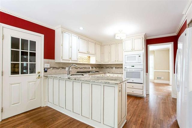 1405 Holly Lake Circle, Snellville, GA 30078