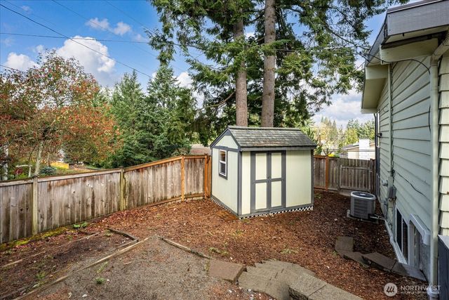 6205 NE 196th Street, Kenmore, WA 98028