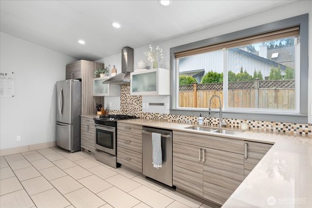 6205 NE 196th Street, Kenmore, WA 98028
