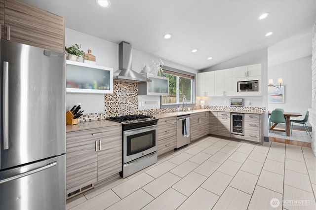 6205 NE 196th Street, Kenmore, WA 98028
