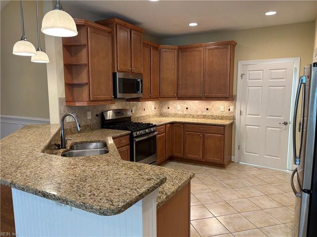 1513 Rosehill DR, Chesapeake, VA 23320