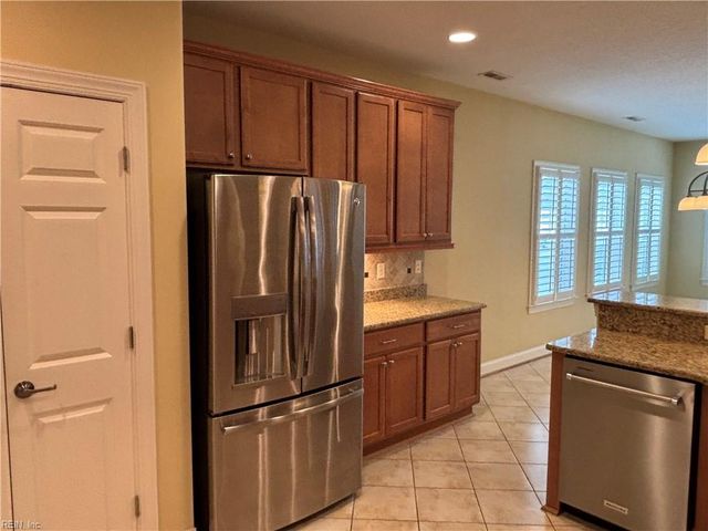 1513 Rosehill DR, Chesapeake, VA 23320
