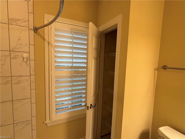 1513 Rosehill DR, Chesapeake, VA 23320