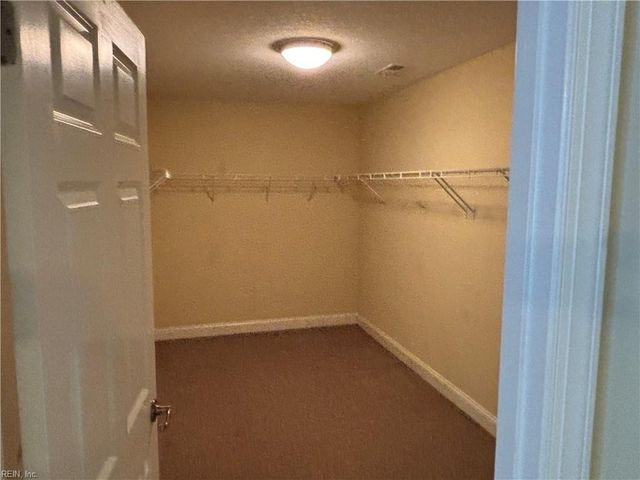 1513 Rosehill DR, Chesapeake, VA 23320