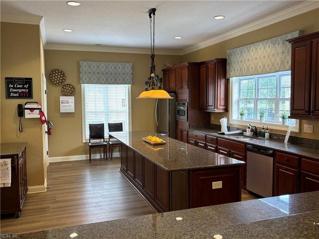 1513 Rosehill DR, Chesapeake, VA 23320