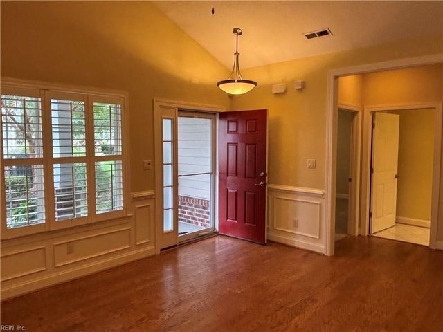 1513 Rosehill DR, Chesapeake, VA 23320