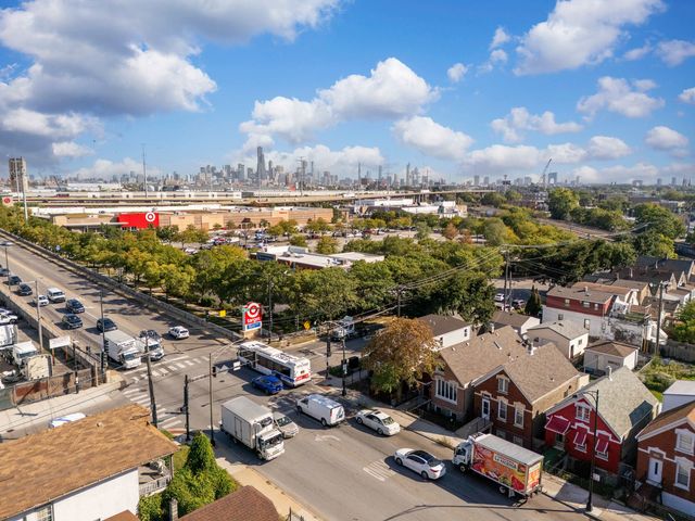 3305 S Damen Avenue, Chicago, IL 60608