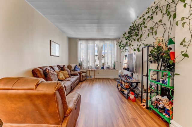 3305 S Damen Avenue, Chicago, IL 60608