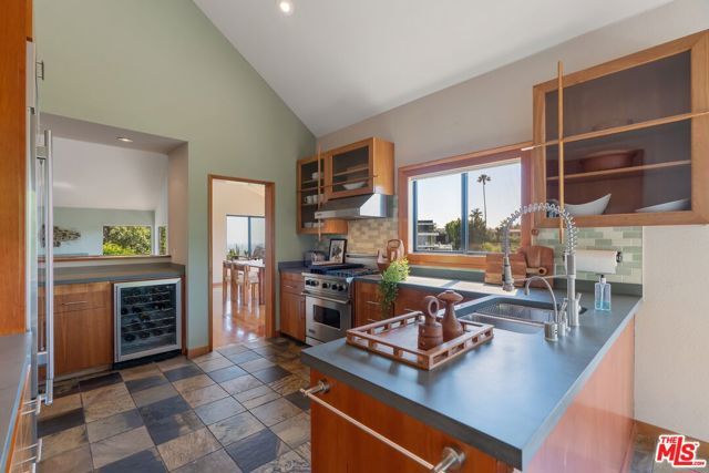 6201 Quebec Drive, Los Angeles, CA 90068