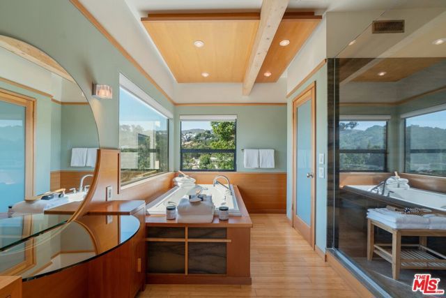 6201 Quebec Drive, Los Angeles, CA 90068